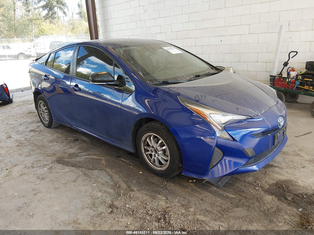 2016 Toyota Prius Three photo 1