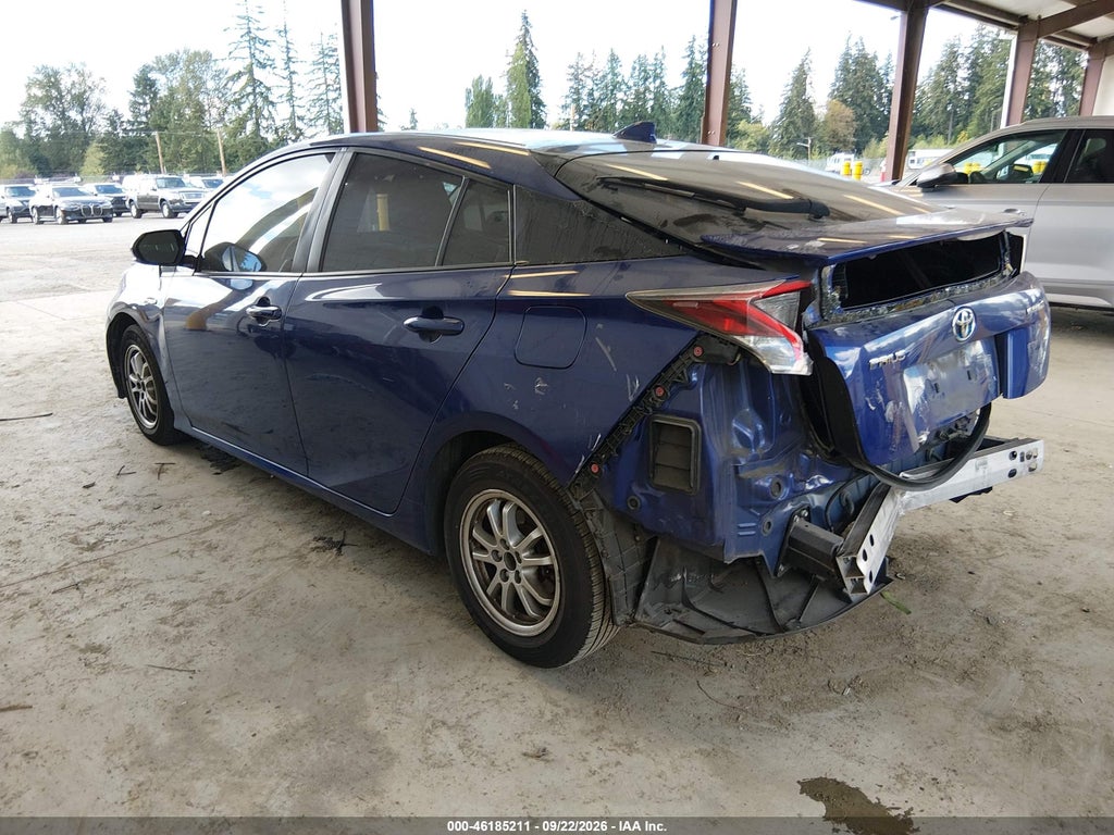 2016 Toyota Prius Three photo 3