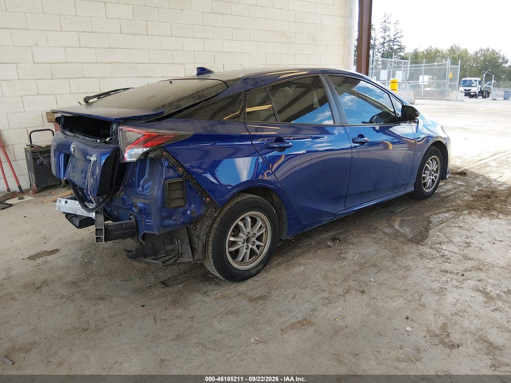 2016 Toyota Prius Three photo 4