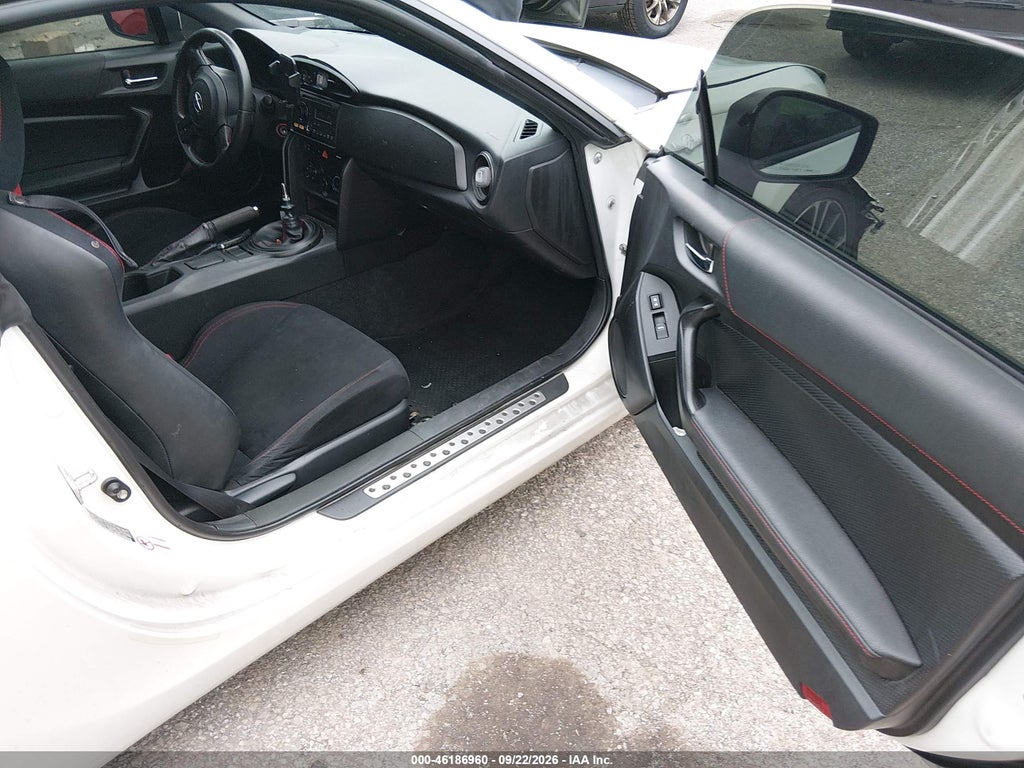 2013 Scion FR-S photo 5