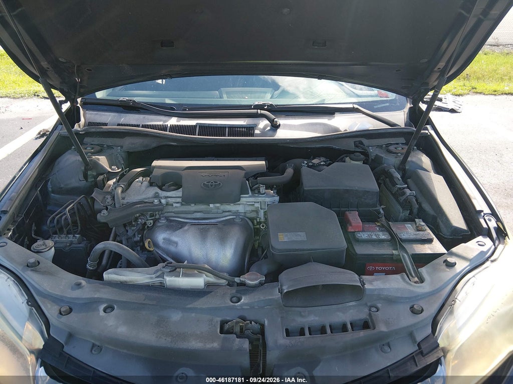2016 Toyota Camry SE photo 10
