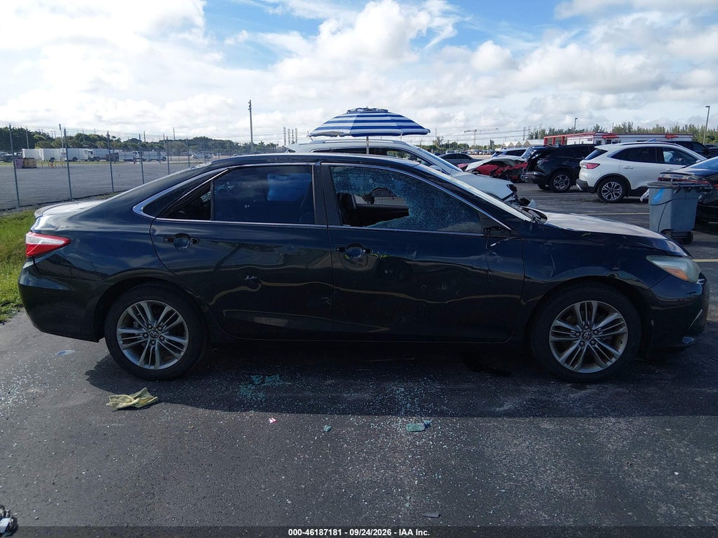2016 Toyota Camry SE photo 6