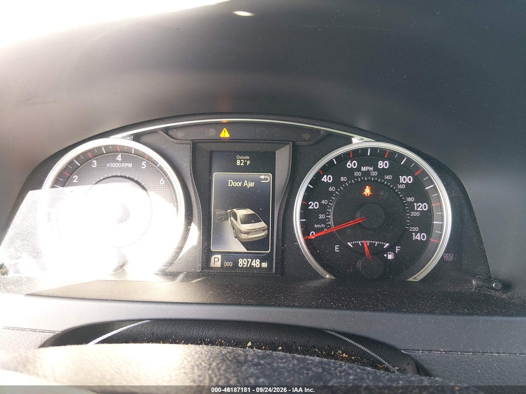 2016 Toyota Camry SE photo 7