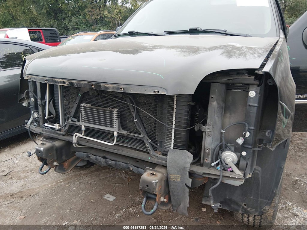 2011 GMC Yukon Denali photo 6