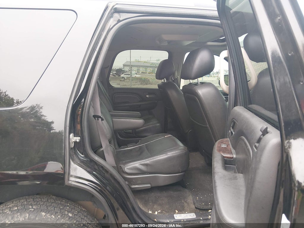 2011 GMC Yukon Denali photo 8