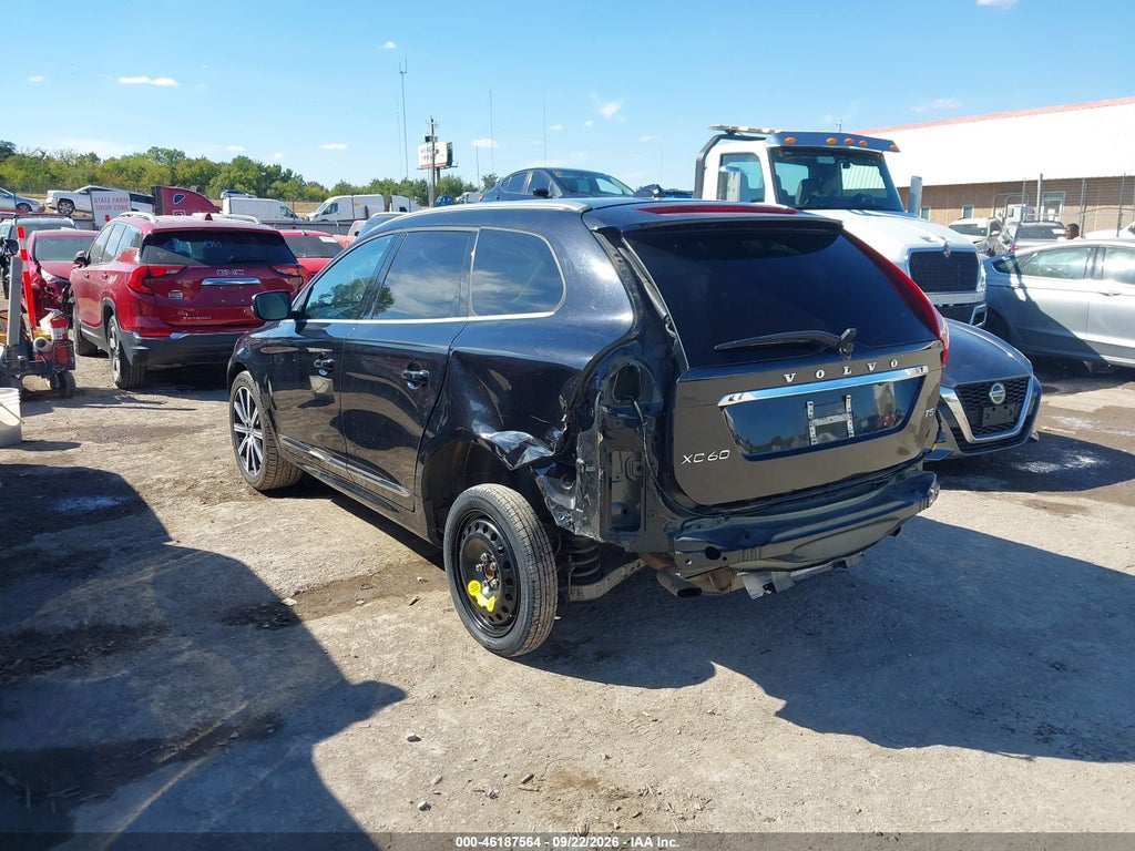 2015 Volvo XC60 T5 Platinum photo 3
