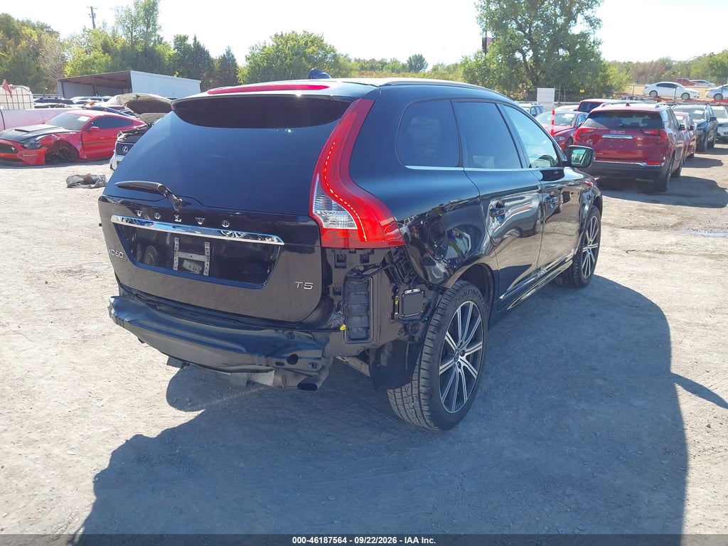 2015 Volvo XC60 T5 Platinum photo 4