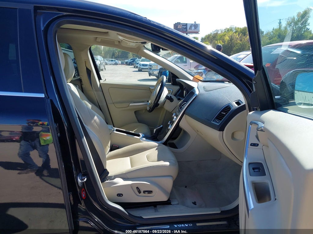 2015 Volvo XC60 T5 Platinum photo 5
