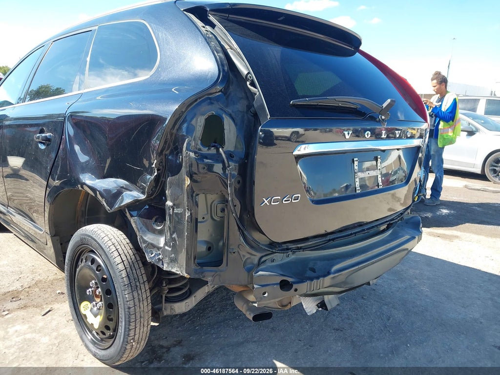 2015 Volvo XC60 T5 Platinum photo 6