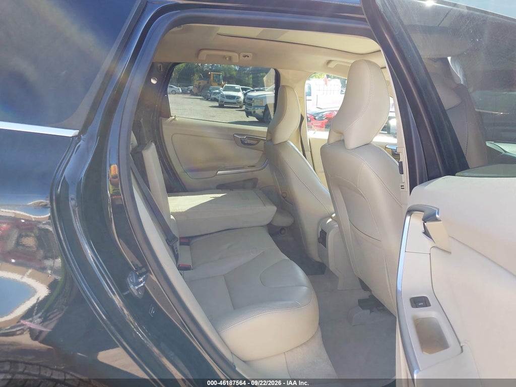 2015 Volvo XC60 T5 Platinum photo 8