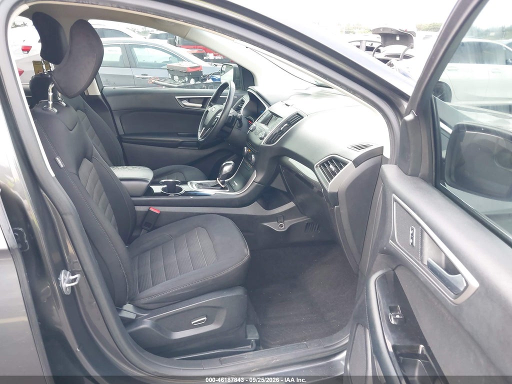 2017 Ford Edge SEL photo 5