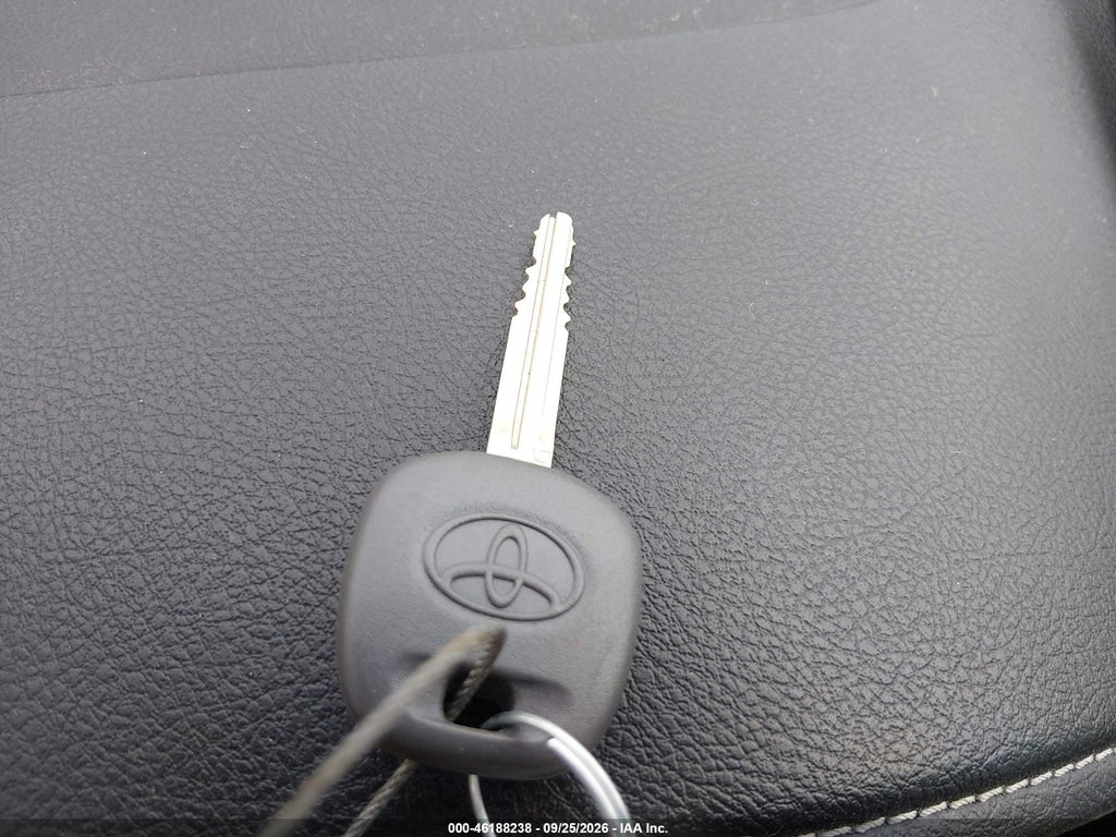 2014 Toyota Camry L photo 11