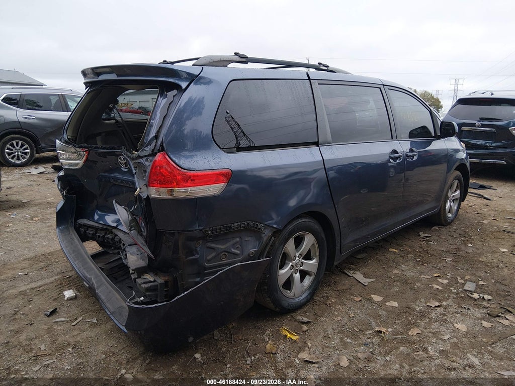 2013 Toyota Sienna LE V6 8 Passenger photo 4