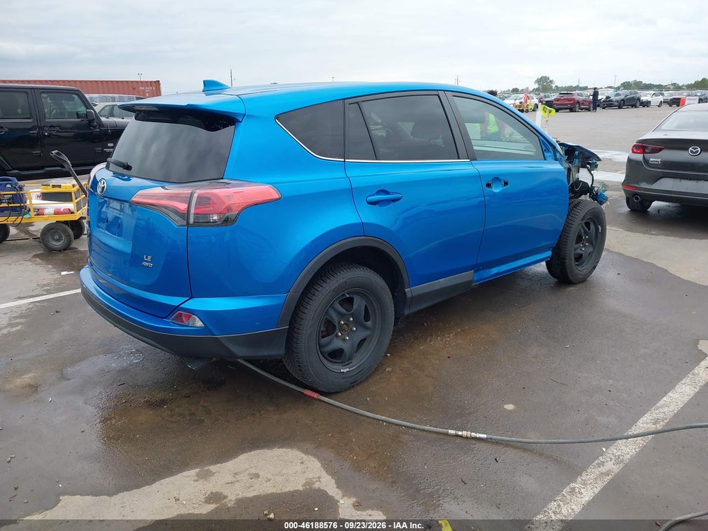 2018 Toyota RAV4 LE photo 4