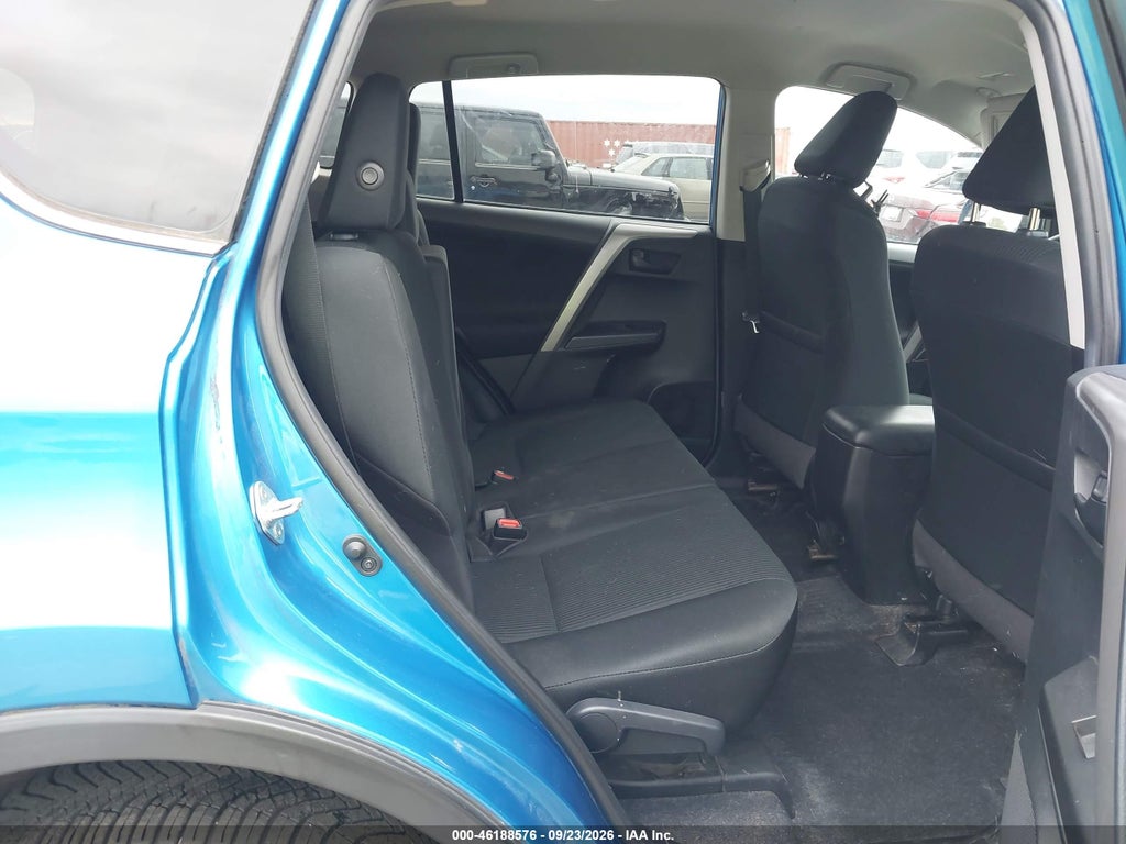 2018 Toyota RAV4 LE photo 8