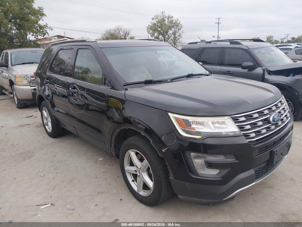 2017 Ford Explorer XLT photo 1