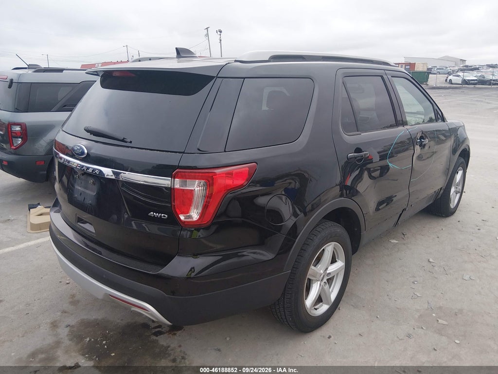 2017 Ford Explorer XLT photo 4