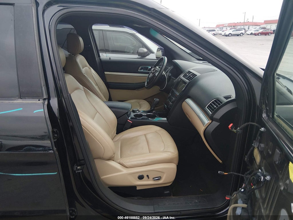 2017 Ford Explorer XLT photo 5