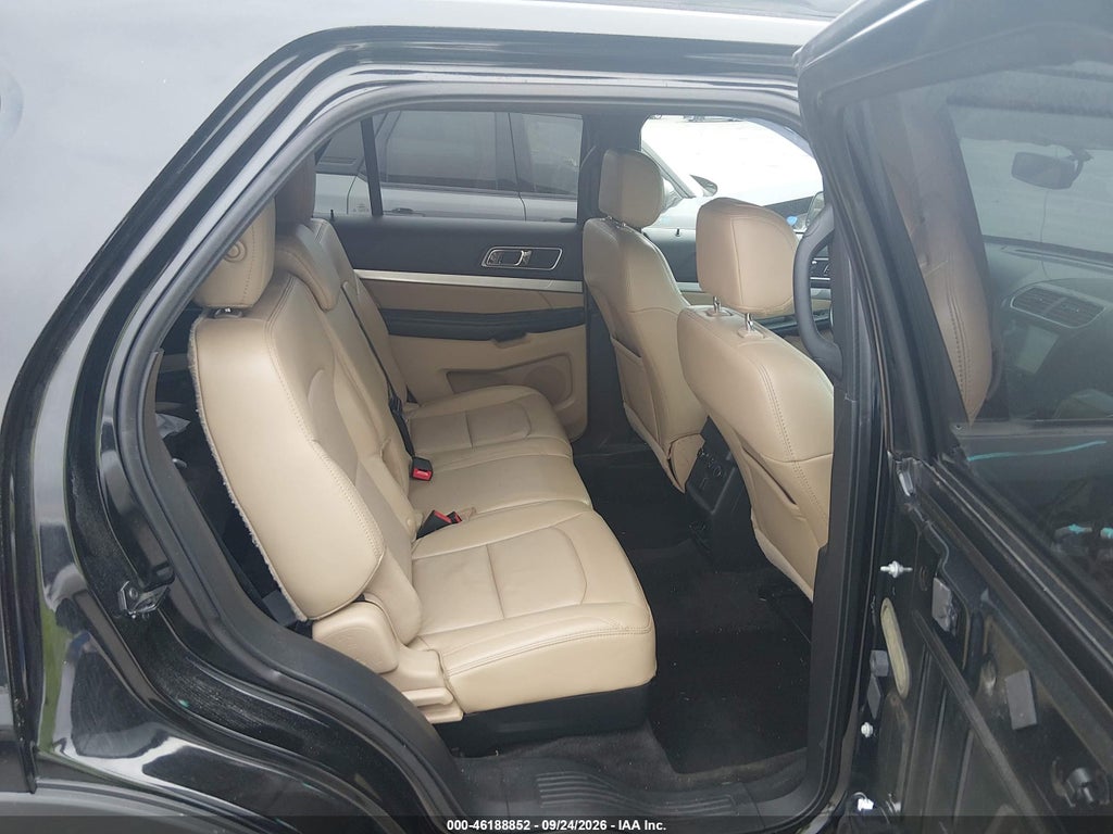 2017 Ford Explorer XLT photo 8