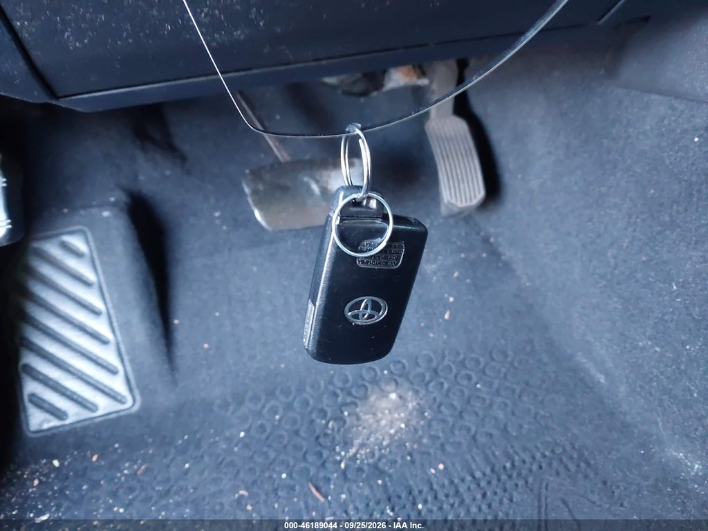 2017 Toyota Avalon XLE Plus photo 11