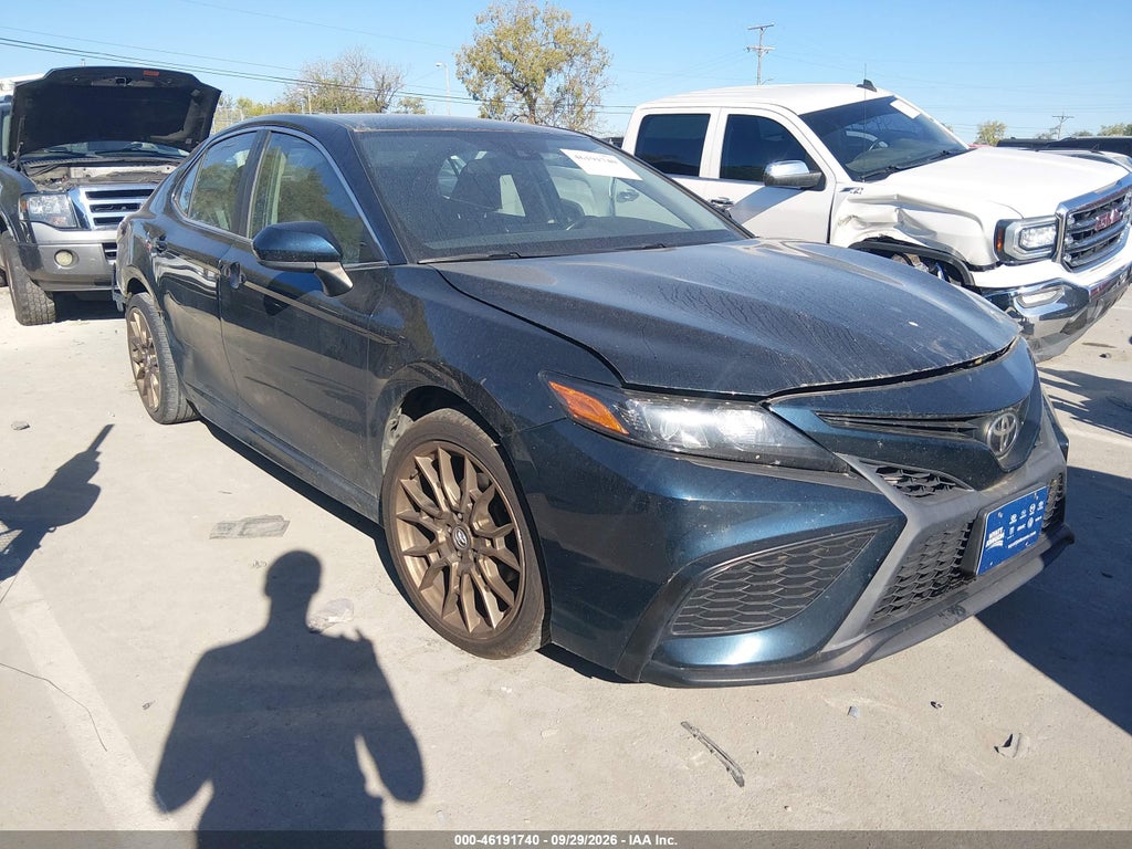 2021 Toyota Camry SE photo 1