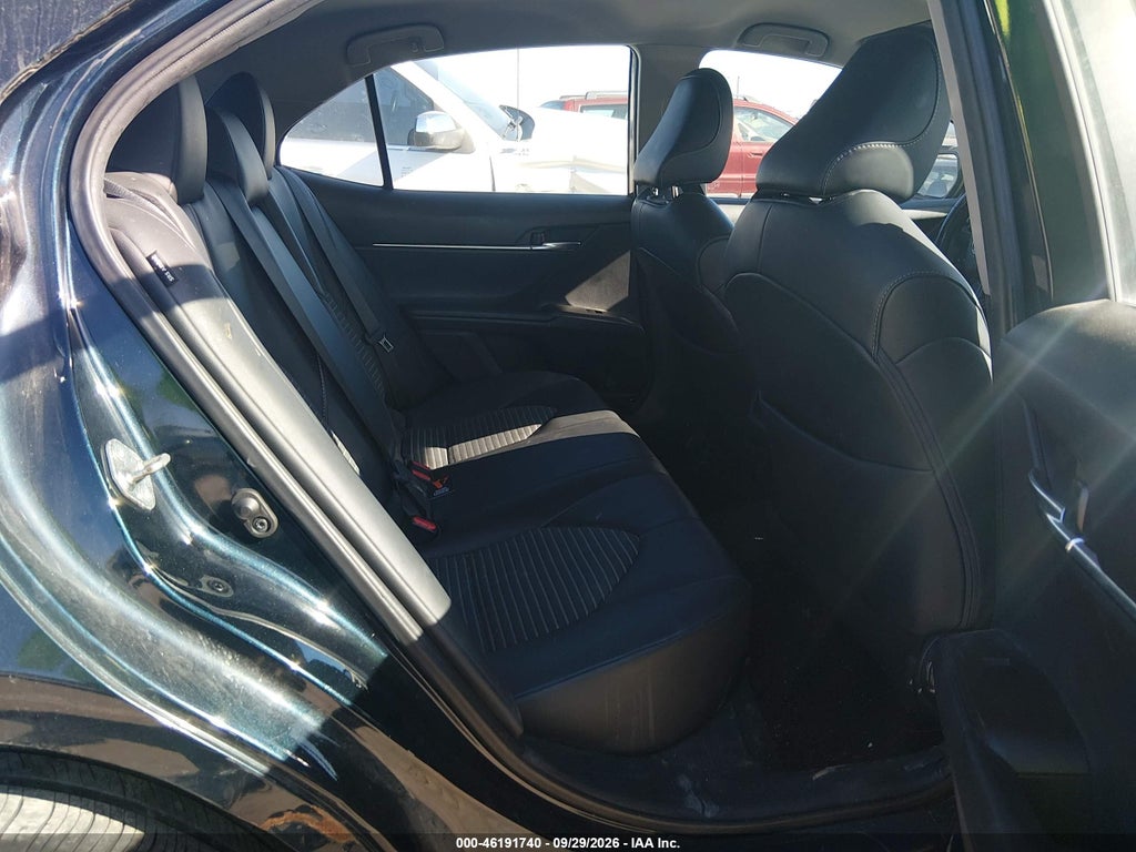 2021 Toyota Camry SE photo 8