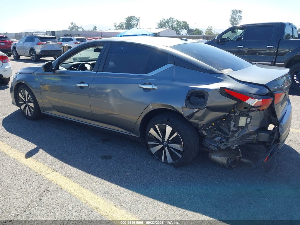 2021 Nissan Altima SV FWD photo 3