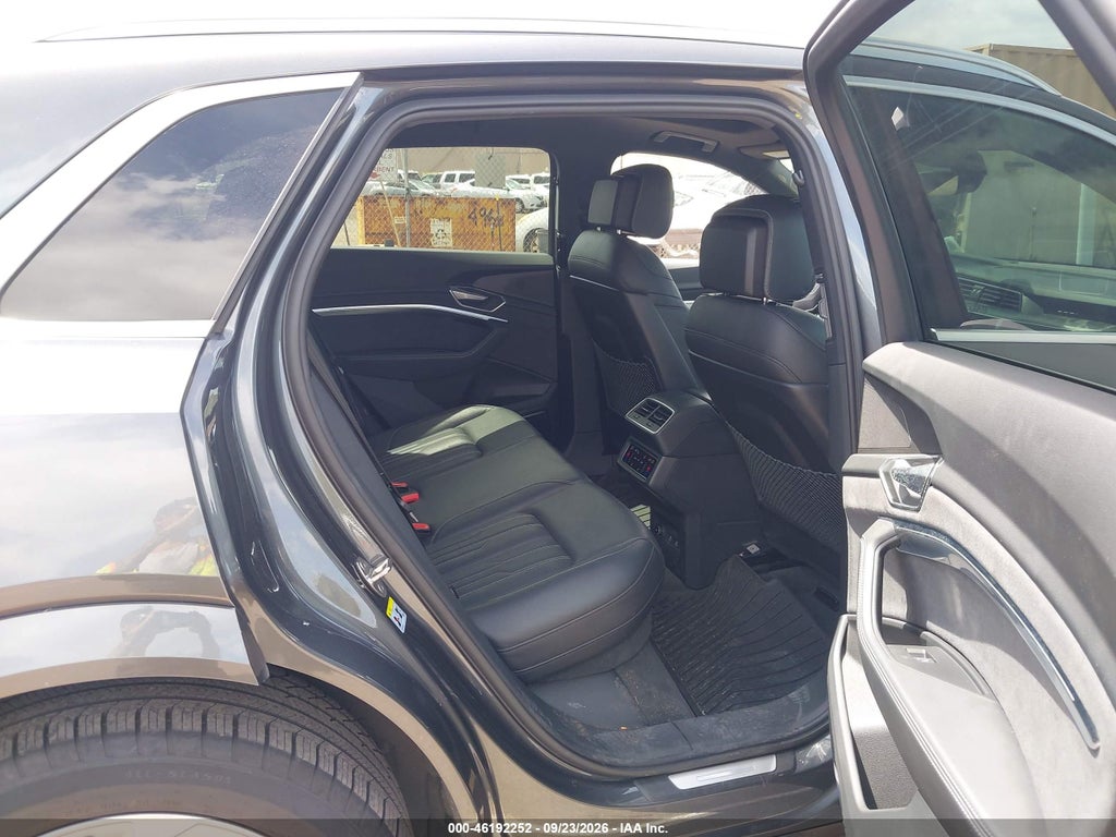 2022 Audi E-Tron S Premium Plus Quattro photo 8