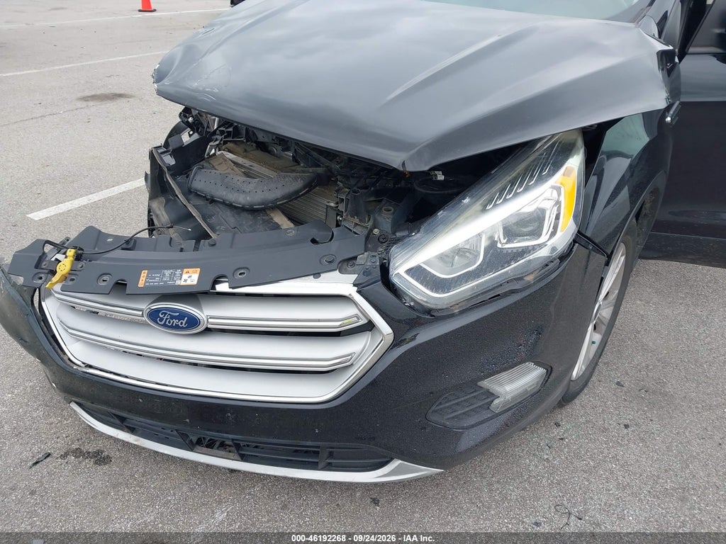 2019 Ford Escape SEL photo 6