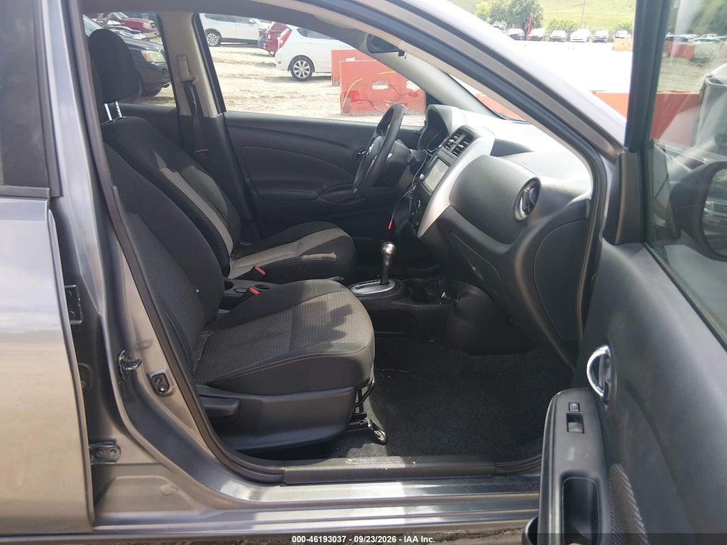 2019 Nissan Versa 1.6 SV photo 5
