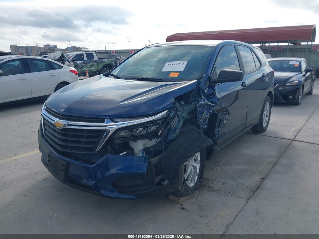2022 Chevrolet Equinox FWD LS photo 2