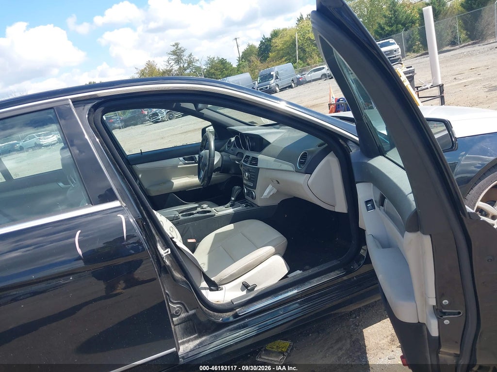 2013 Mercedes-Benz C 300 Luxury 4MATIC/Sport 4MATIC photo 5