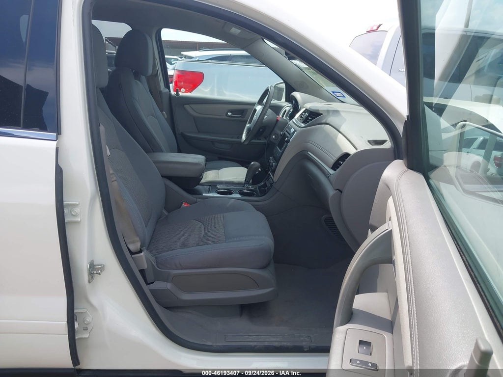 2015 Chevrolet Traverse 2LT photo 5