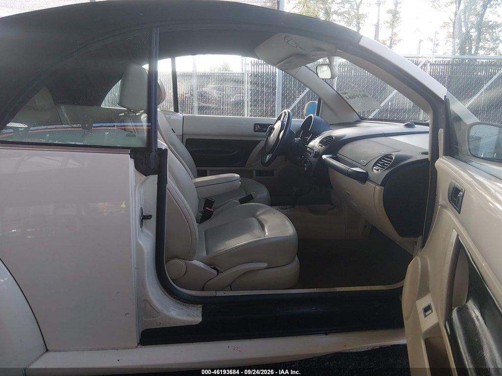 2009 Volkswagen New Beetle 2.5L photo 5