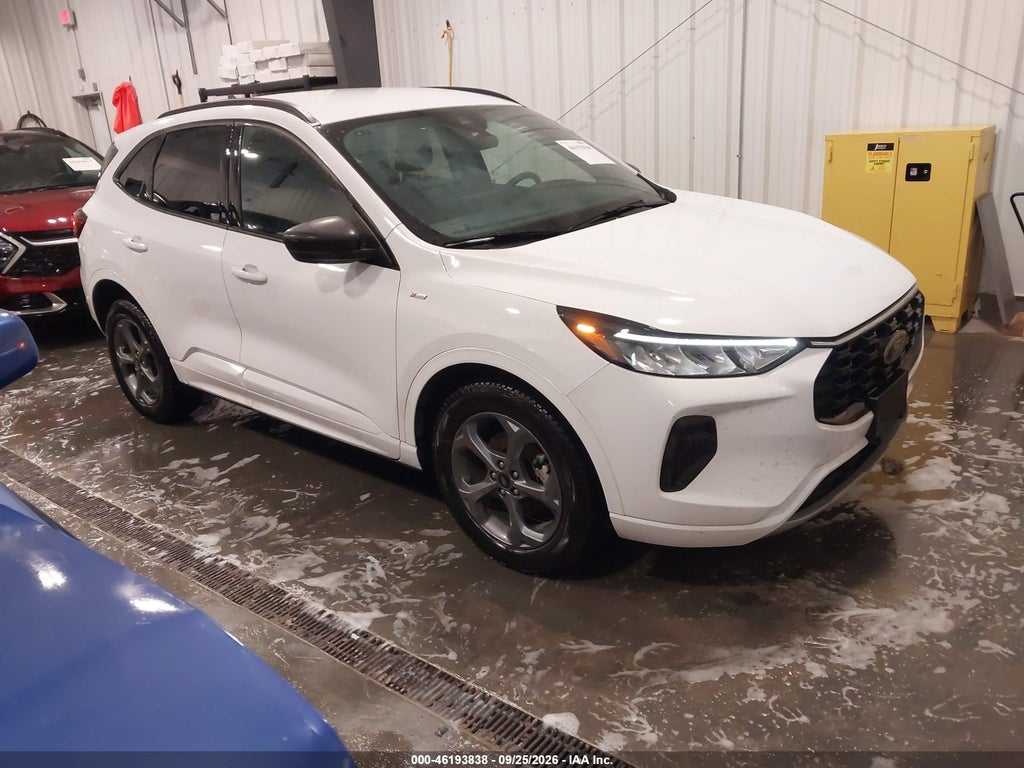 2023 Ford Escape ST-Line photo 1