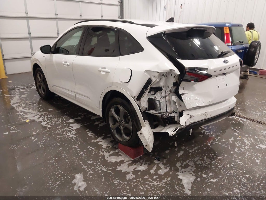 2023 Ford Escape ST-Line photo 3