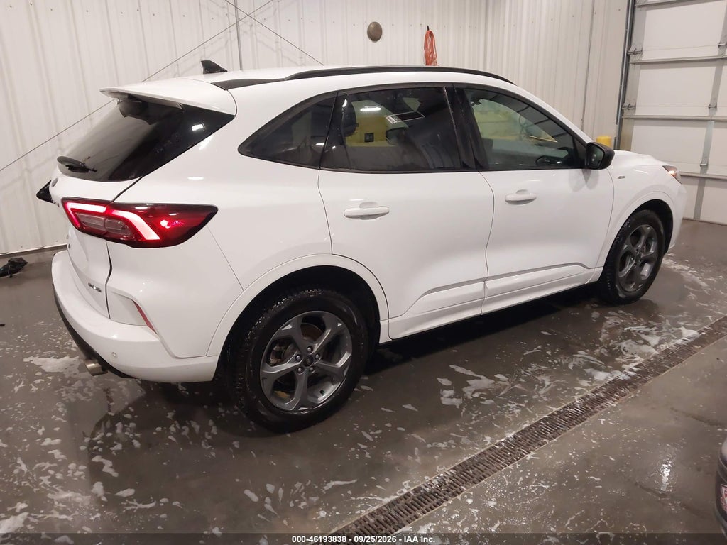 2023 Ford Escape ST-Line photo 4