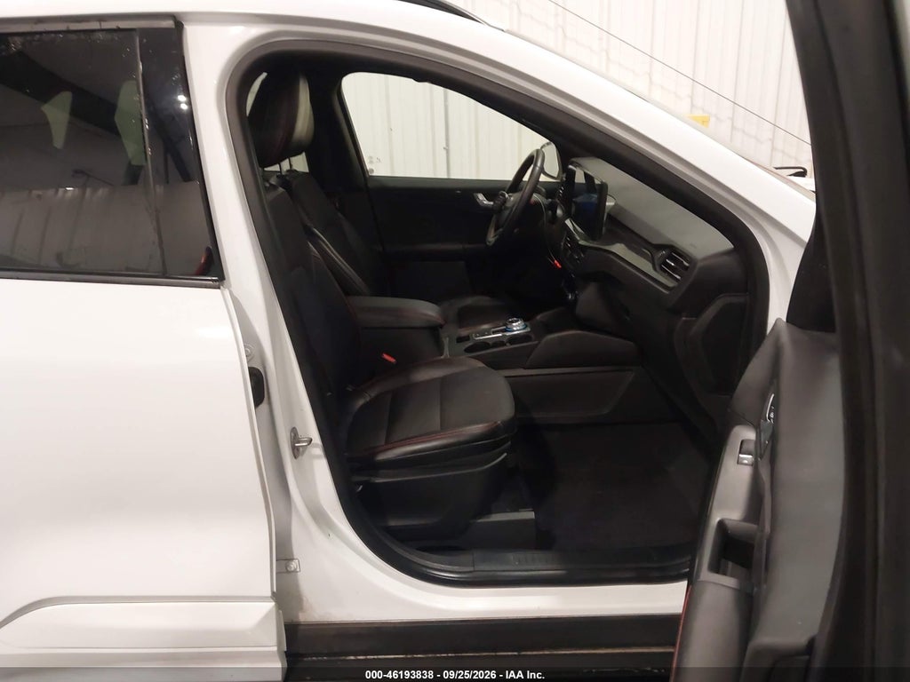 2023 Ford Escape ST-Line photo 5