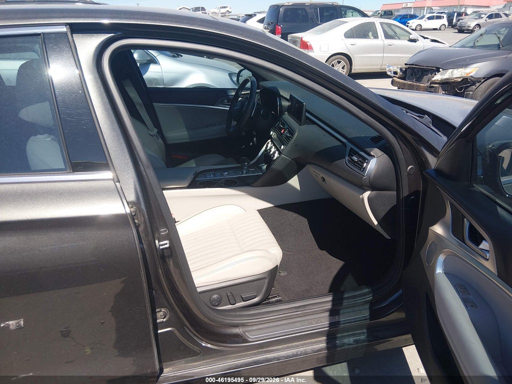 2022 Genesis G70 2.0T photo 5