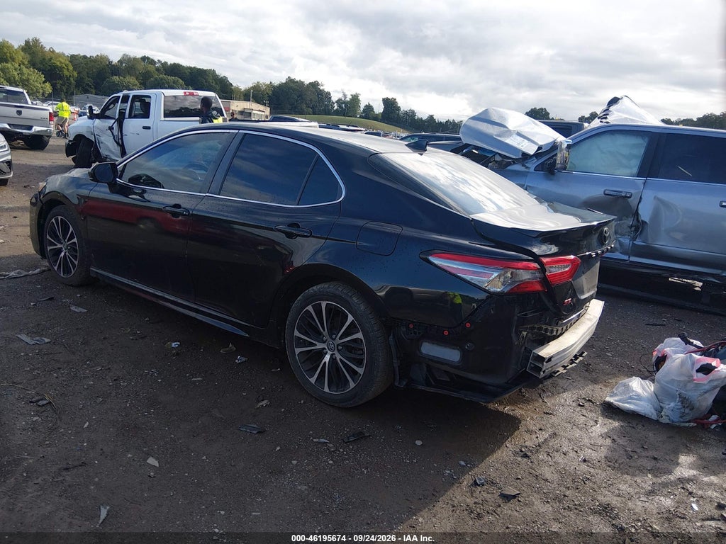 2019 Toyota Camry SE photo 3