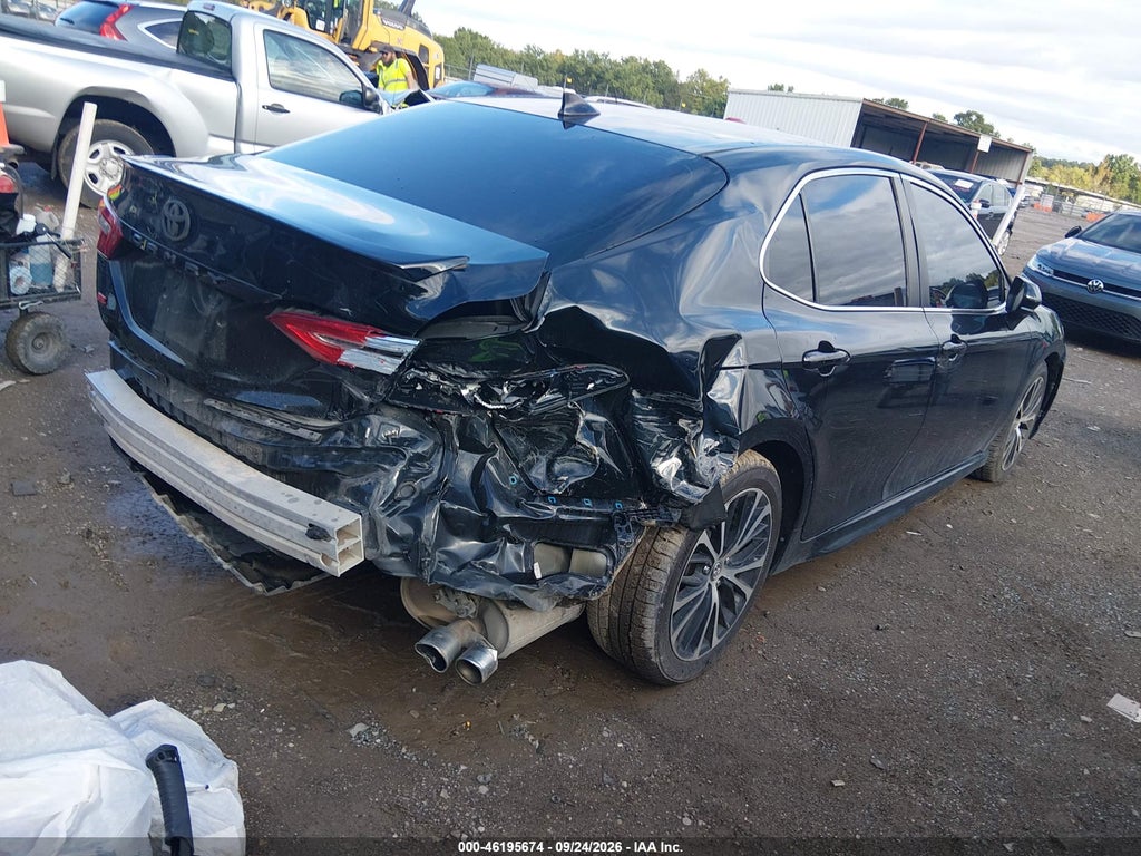 2019 Toyota Camry SE photo 4