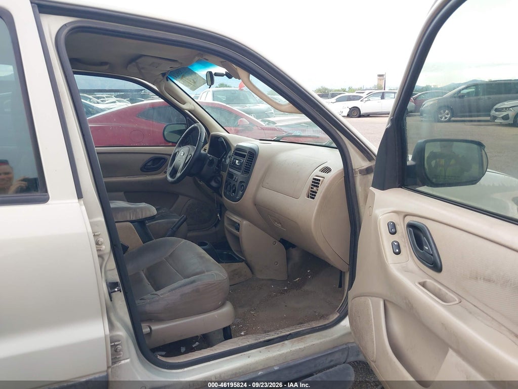 2003 Ford Escape XLS photo 5
