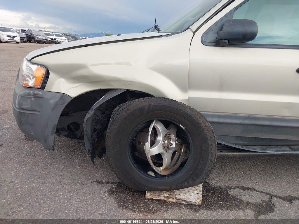 2003 Ford Escape XLS photo 6