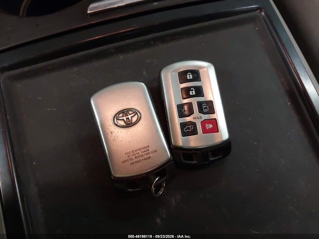 2015 Toyota Sienna XLE 8 Passenger photo 11