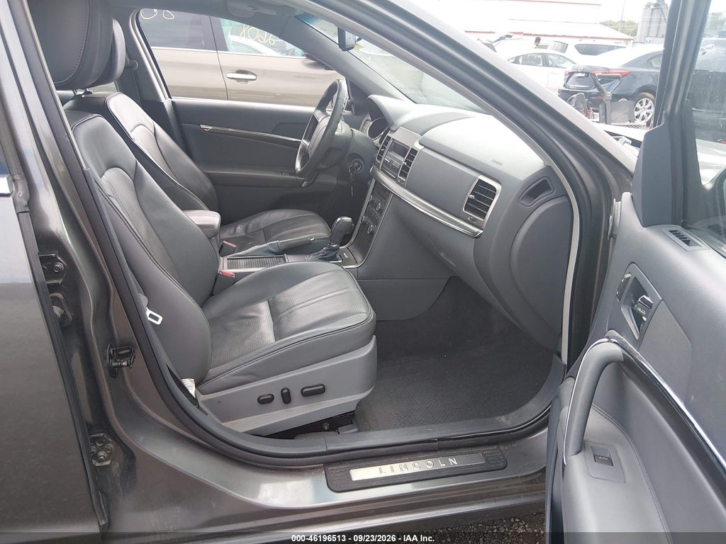 2010 Lincoln MKZ photo 5