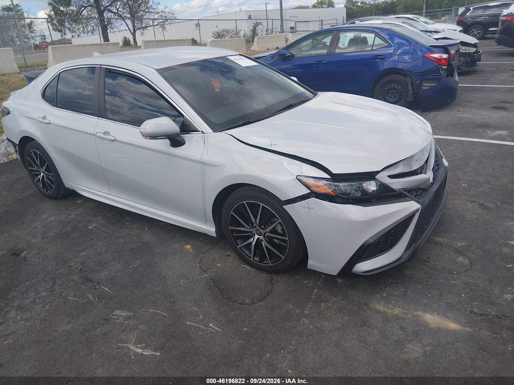 2023 Toyota Camry SE photo 1