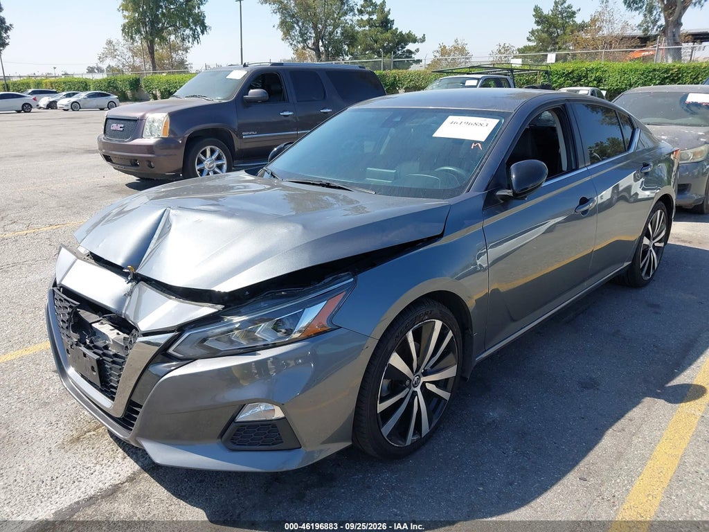 2020 Nissan Altima SR FWD photo 2