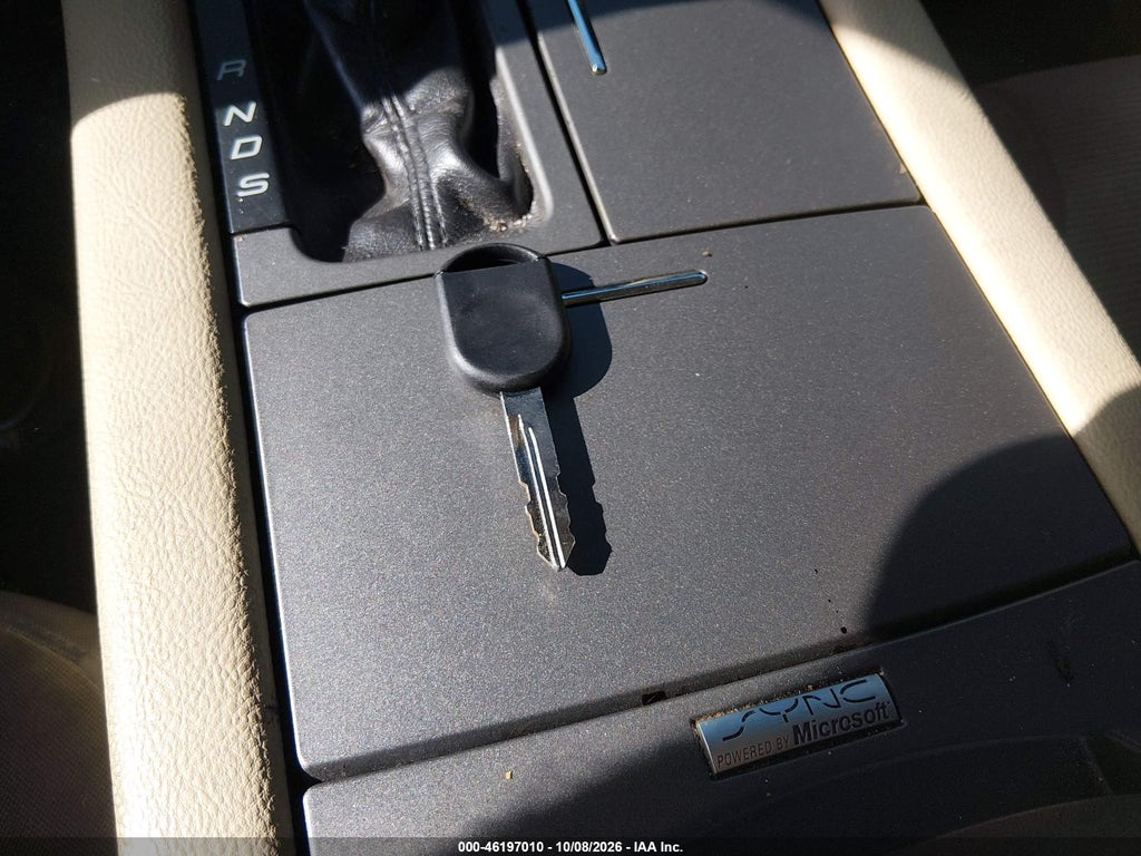 2015 Ford Taurus SEL photo 11