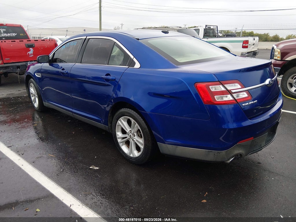 2015 Ford Taurus SEL photo 3
