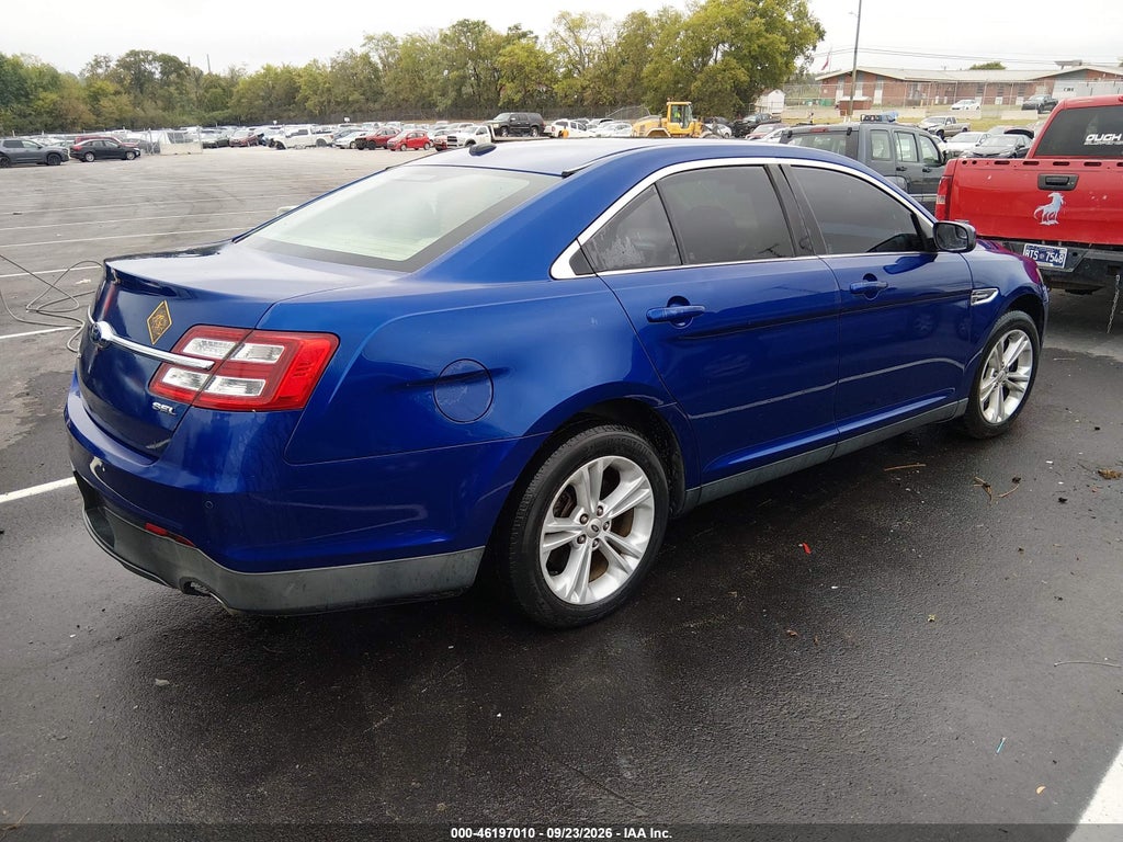 2015 Ford Taurus SEL photo 4